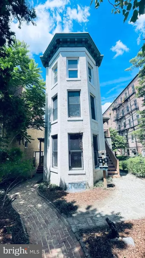 2620 Saint Paul St, Baltimore, MD 21218