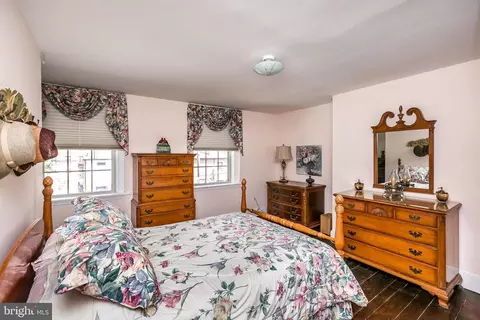Bedroom - 627 N Paca St, Baltimore, MD 21201 photo 3 of 5