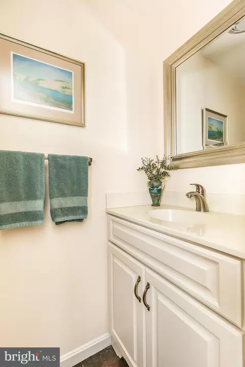 Bath - 627 N Paca St, Baltimore, MD 21201 photo 2 of 5