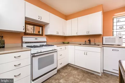 Kitchen - 627 N Paca St, Baltimore, MD 21201 photo 2 of 4