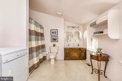 Bath - 627 N Paca St, Baltimore, MD 21201 photo 3 of 5