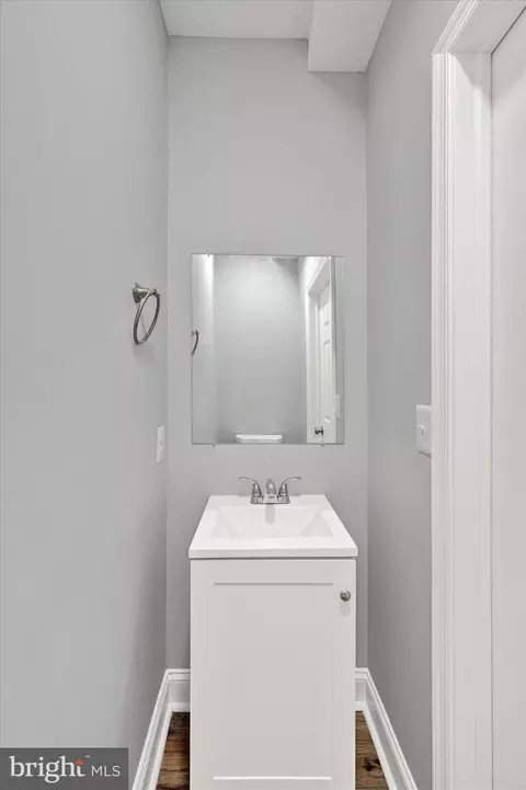 Entry Way - 2706 E Chase St, Baltimore, MD 21213 photo 3 of 4