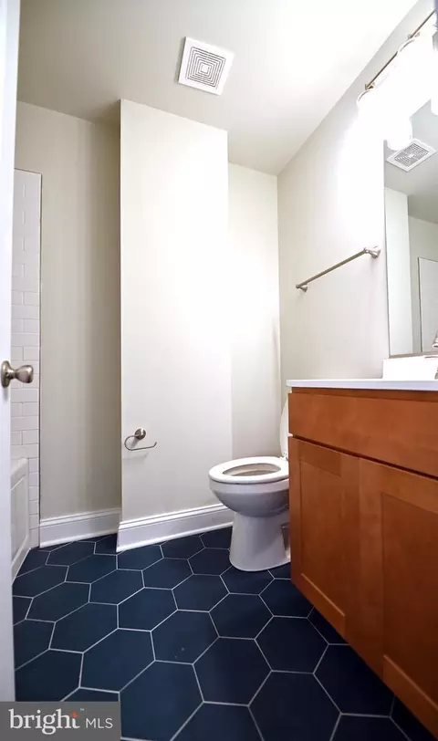 2218 E Madison St, Baltimore, MD 21205 photo 12