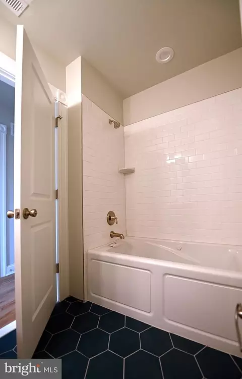 2218 E Madison St, Baltimore, MD 21205 photo 13