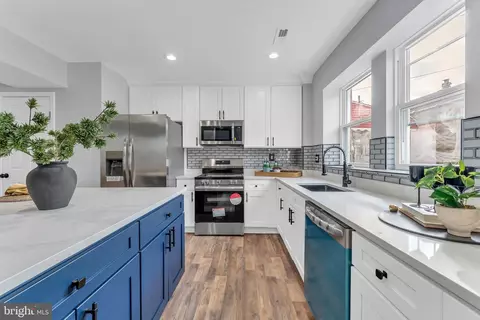 Kitchen - 910 Mount Holly St, Baltimore, MD 21229 photo 3 of 5