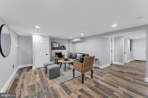 Entry Way - 910 Mount Holly St, Baltimore, MD 21229 photo 4 of 4