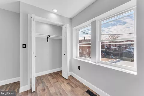 Entry Way - 910 Mount Holly St, Baltimore, MD 21229 photo 2 of 4