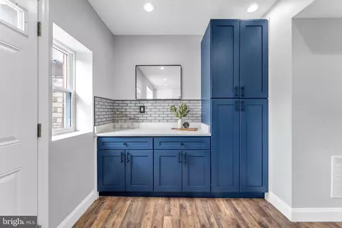 Entry Way - 910 Mount Holly St, Baltimore, MD 21229 photo 1 of 4