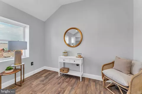 Entry Way - 910 Mount Holly St, Baltimore, MD 21229 photo 3 of 4