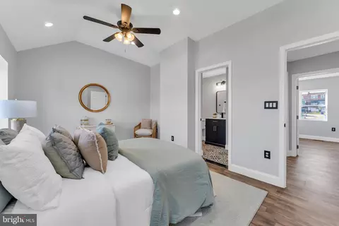Bedroom - 910 Mount Holly St, Baltimore, MD 21229 photo 5 of 5