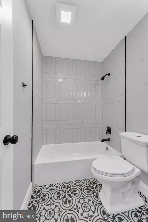 Bath - 910 Mount Holly St, Baltimore, MD 21229 photo 1 of 4