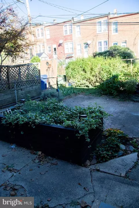 Exterior - 113 S Wickham Rd, Baltimore, MD 21229 photo 3 of 6