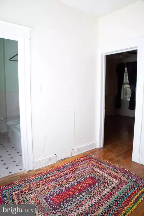Entry Way - 113 S Wickham Rd, Baltimore, MD 21229 photo 5 of 6