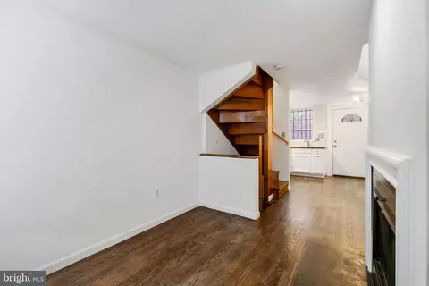 Living - 646 Dover St, Baltimore, MD 21230 photo 2 of 5