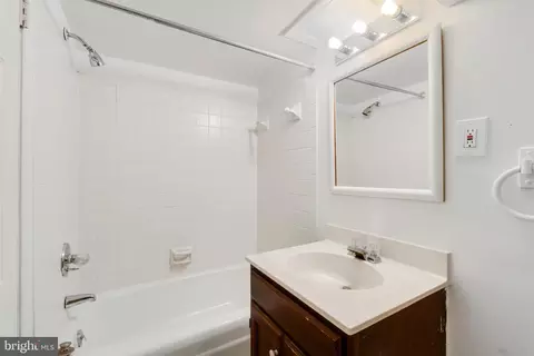 Bath - 646 Dover St, Baltimore, MD 21230 photo 2 of 2