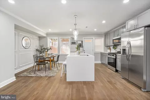 Entry Way - 808 N Augusta Ave, Baltimore, MD 21229 photo 1 of 8