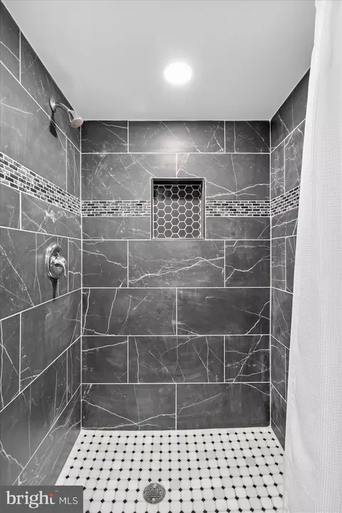 Bath - 808 N Augusta Ave, Baltimore, MD 21229 photo 2 of 6