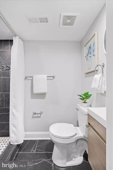 Bath - 808 N Augusta Ave, Baltimore, MD 21229 photo 1 of 6