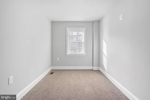 Entry Way - 808 N Augusta Ave, Baltimore, MD 21229 photo 7 of 8