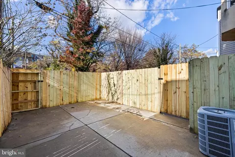 Exterior - 1510 N Bond St, Baltimore, MD 21213 photo 2 of 3