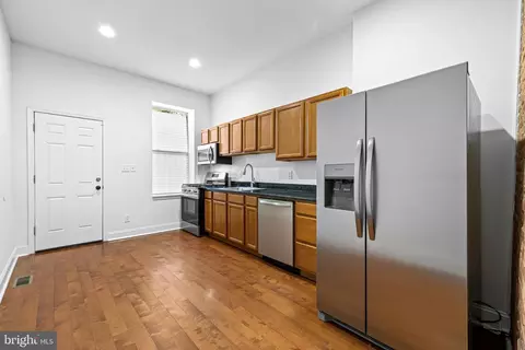 Entry Way - 1510 N Bond St, Baltimore, MD 21213 photo 4 of 6
