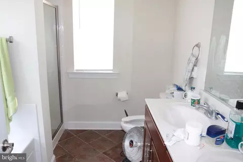 Bath - 4511 Cherry Way, Baltimore, MD 21229 photo 4 of 4