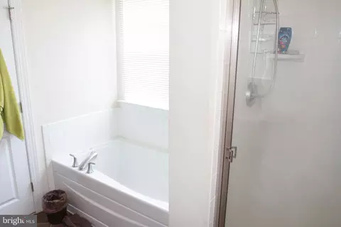 Bath - 4511 Cherry Way, Baltimore, MD 21229 photo 1 of 4