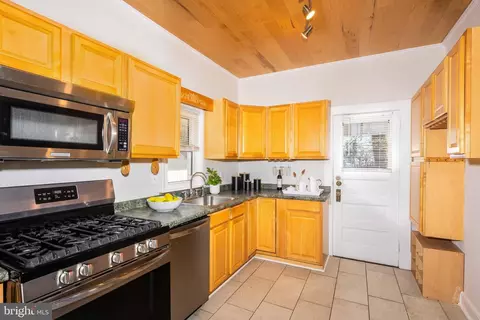 4217 Harcourt Rd, Baltimore, MD 21214 photo 13