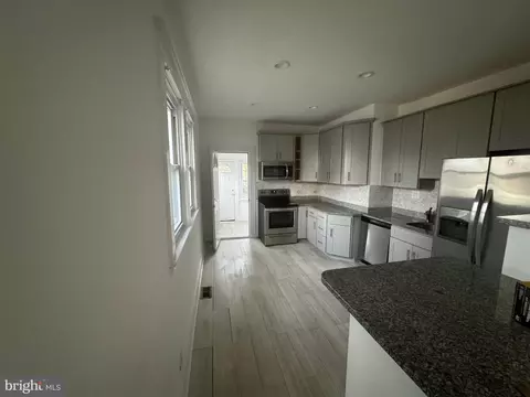 Entry Way - 6203 Mcclean Blvd, Baltimore, MD 21214 photo 3 of 6