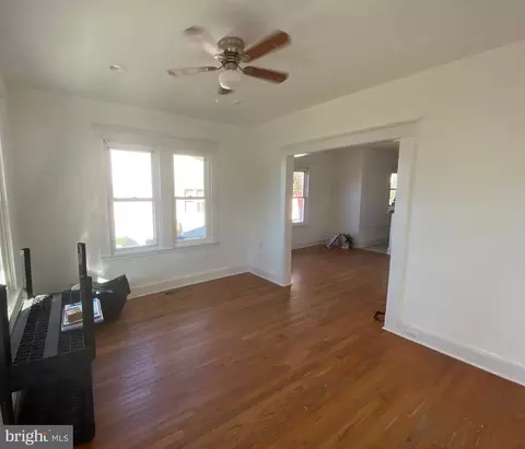 Living - 6203 Mcclean Blvd, Baltimore, MD 21214 photo 1 of 2