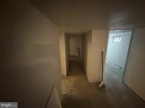 Entry Way - 6203 Mcclean Blvd, Baltimore, MD 21214 photo 6 of 6