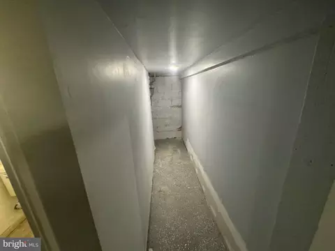 Entry Way - 6203 Mcclean Blvd, Baltimore, MD 21214 photo 5 of 6