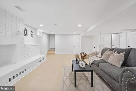 Living - 5000 Anthony Ave, Baltimore, MD 21206 photo 5 of 6