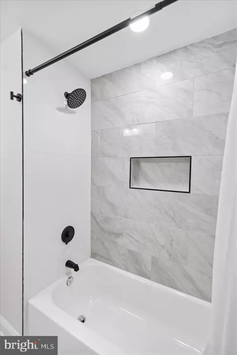 Bath - 5000 Anthony Ave, Baltimore, MD 21206 photo 3 of 5