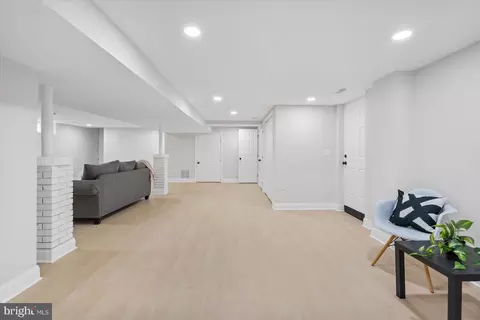 Entry Way - 5000 Anthony Ave, Baltimore, MD 21206 photo 6 of 6