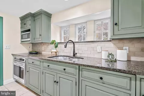 2435 Pickwick Rd, Baltimore, MD 21207 photo 7