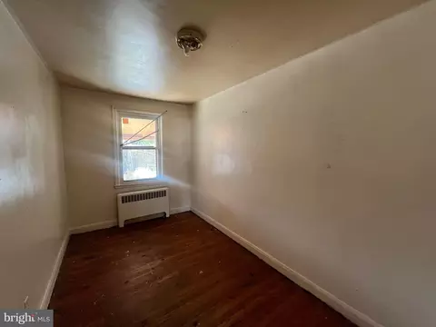 Bedroom - 2811 E Federal St, Baltimore, MD 21213 photo 2 of 4