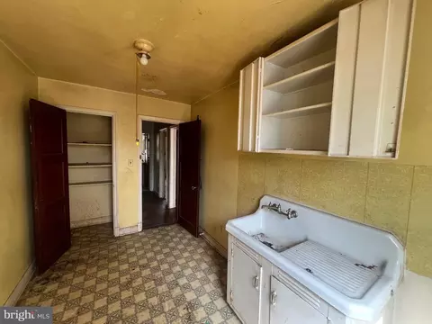 Entry Way - 2811 E Federal St, Baltimore, MD 21213 photo 2 of 11