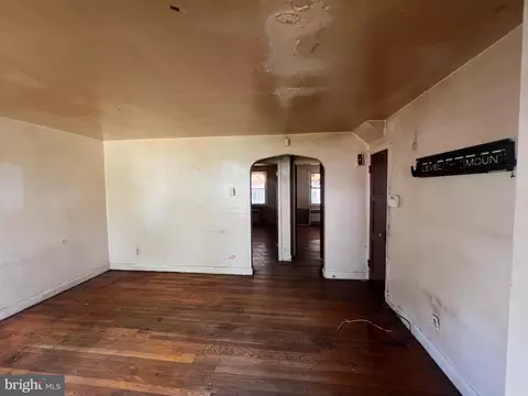 Entry Way - 2811 E Federal St, Baltimore, MD 21213 photo 4 of 11