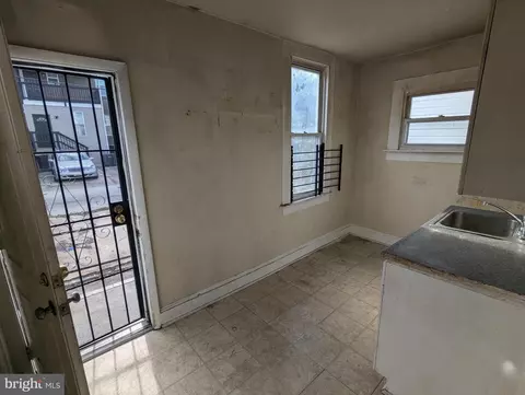 Entry Way - 3105 Lawnview Ave, Baltimore, MD 21213 photo 5 of 6