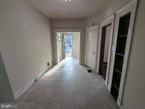 Entry Way - 3105 Lawnview Ave, Baltimore, MD 21213 photo 2 of 6