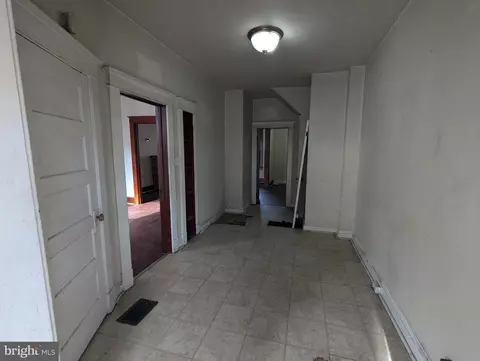 Entry Way - 3105 Lawnview Ave, Baltimore, MD 21213 photo 3 of 6