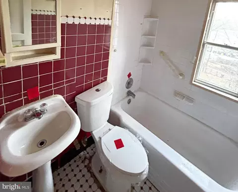 Bath - 443 Roundview Rd, Baltimore, MD 21225 photo 1 of 1