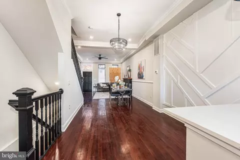 Entry Way - 1930 Mcculloh St, Baltimore, MD 21217 photo 7 of 10