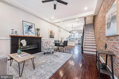 Entry Way - 1930 Mcculloh St, Baltimore, MD 21217 photo 1 of 10