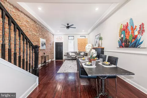 Entry Way - 1930 Mcculloh St, Baltimore, MD 21217 photo 4 of 10