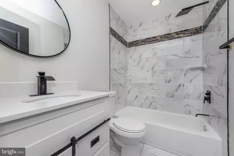Bath - 1930 Mcculloh St, Baltimore, MD 21217 photo 2 of 8