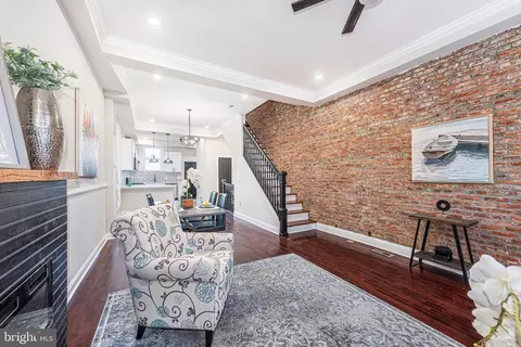 Entry Way - 1930 Mcculloh St, Baltimore, MD 21217 photo 3 of 10