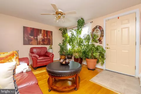 Entry Way - 4026 Raymonn Ave, Baltimore, MD 21213 photo 2 of 2