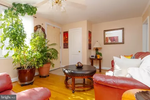 Entry Way - 4026 Raymonn Ave, Baltimore, MD 21213 photo 1 of 2